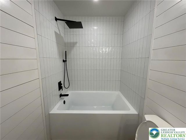 75 Center Road, Mahoning Twp, PA 18235