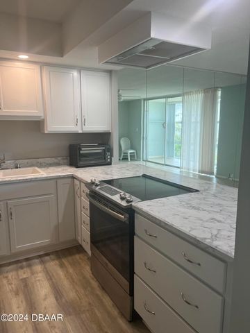 1224 S Peninsula Dr Apt 620, Daytona Beach, FL 32118