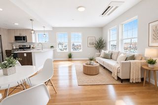 98 Prescott St 3a, Boston, MA 02128
