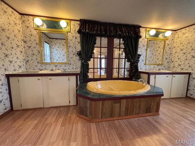 54043 Haden Place, New London, MO 63459