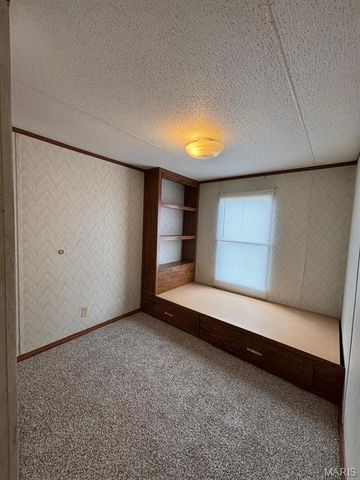 54043 Haden Place, New London, MO 63459