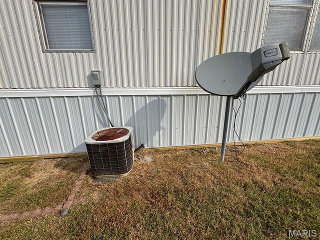 54043 Haden Place, New London, MO 63459