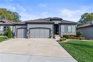 2122 NW Ashurst Drive, Lee's Summit, MO 64081