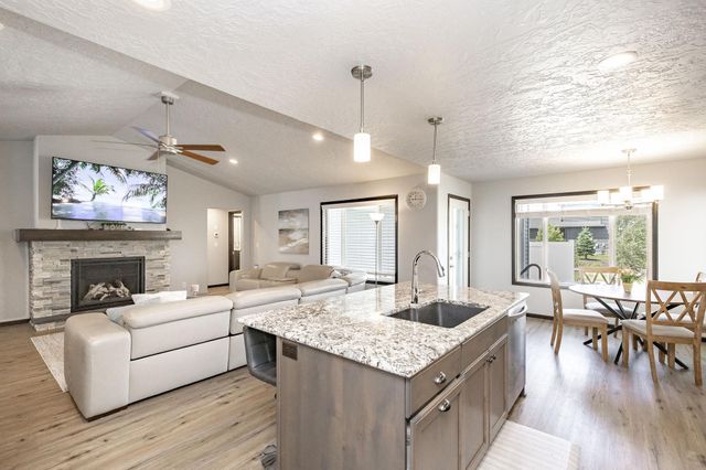 8853 Meadowlark Parkway, Horace, ND 58047