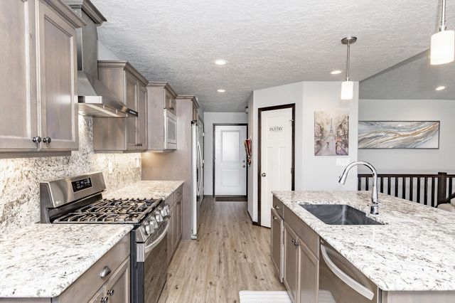 8853 Meadowlark Parkway, Horace, ND 58047