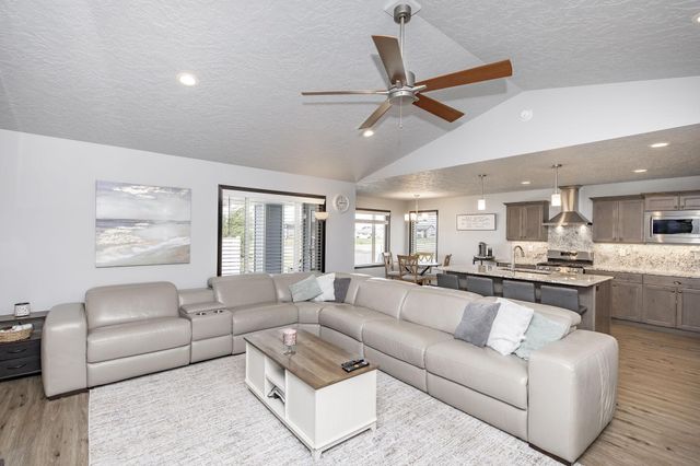 8853 Meadowlark Parkway, Horace, ND 58047