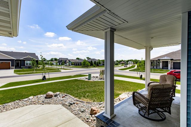 8853 Meadowlark Parkway, Horace, ND 58047