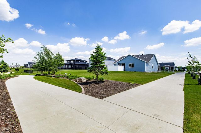 8853 Meadowlark Parkway, Horace, ND 58047
