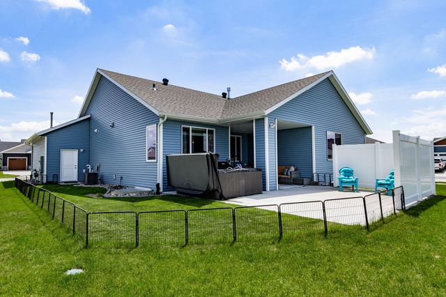 8853 Meadowlark Parkway, Horace, ND 58047