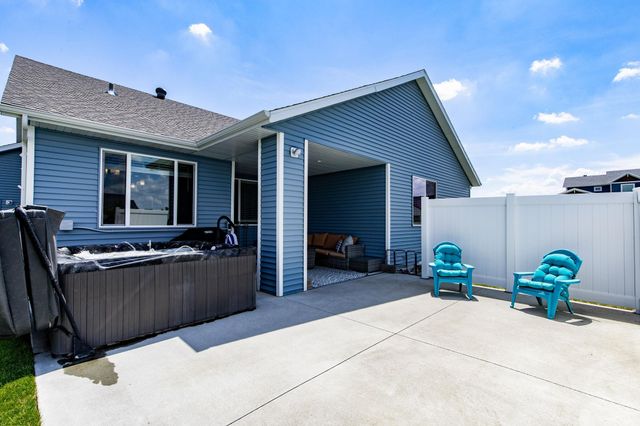 8853 Meadowlark Parkway, Horace, ND 58047