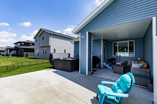 8853 Meadowlark Parkway, Horace, ND 58047