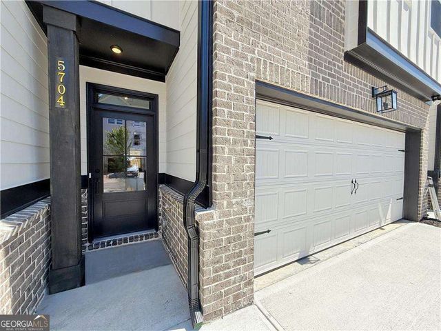 5704 Urban Village W, Tucker, GA 30084