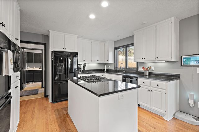 1746 Interlachen Bay, Woodbury, MN 55125