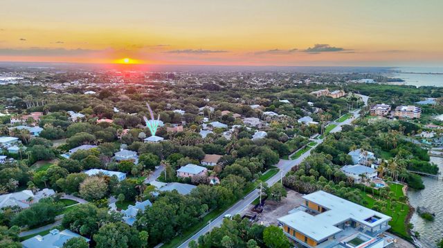 2 Castle Hill Way, Sewalls Point, FL 34996