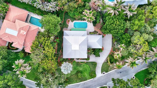 2 Castle Hill Way, Sewalls Point, FL 34996