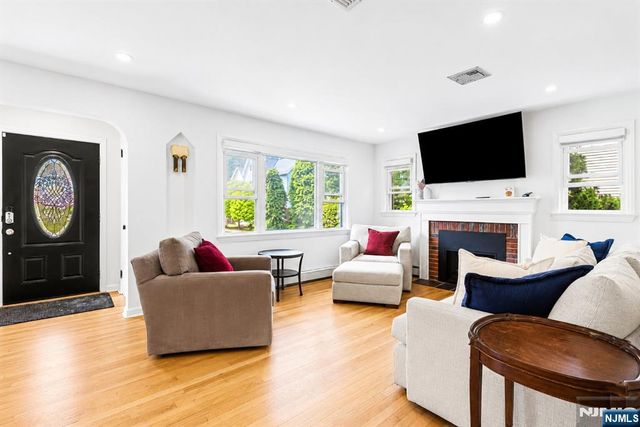 71 Prospect Avenue, New Milford, NJ 07646