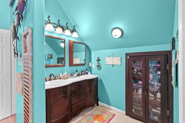 106 Isles End Road, Tiki Island, TX 77554