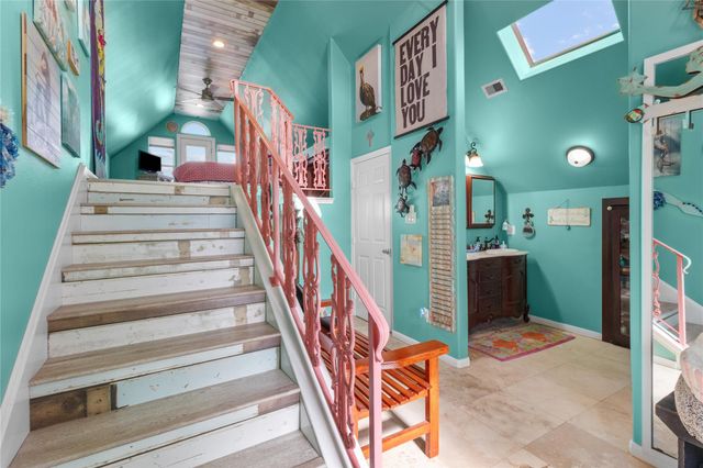 106 Isles End Road, Tiki Island, TX 77554