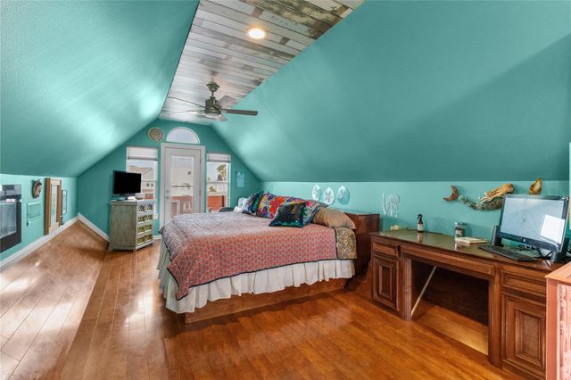 106 Isles End Road, Tiki Island, TX 77554