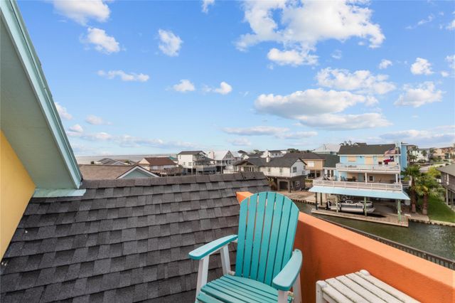 106 Isles End Road, Tiki Island, TX 77554