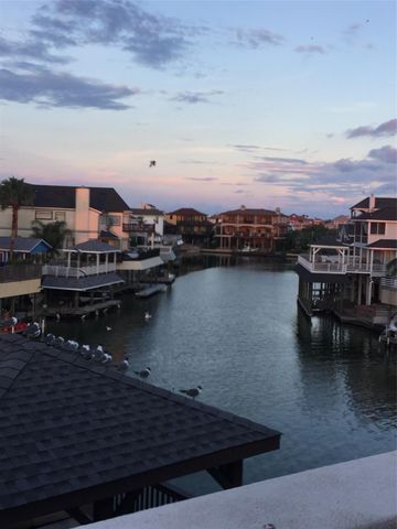 106 Isles End Road, Tiki Island, TX 77554