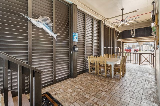 106 Isles End Road, Tiki Island, TX 77554