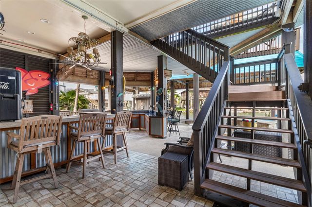 106 Isles End Road, Tiki Island, TX 77554