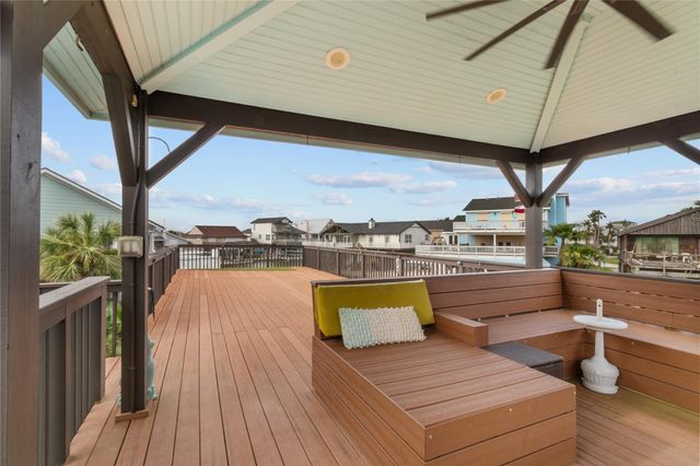 106 Isles End Road, Tiki Island, TX 77554