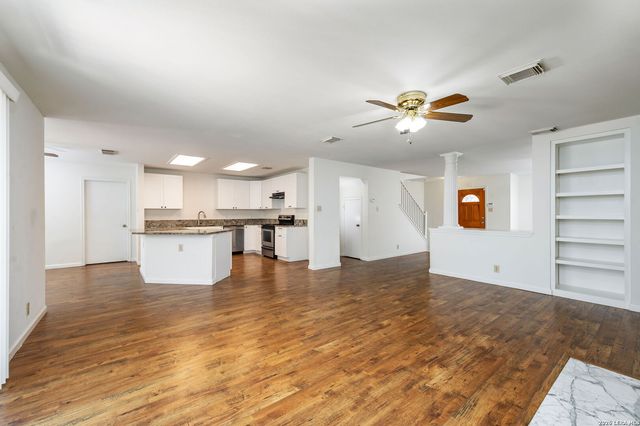 8507 Park Olympia, Universal City, TX 78148