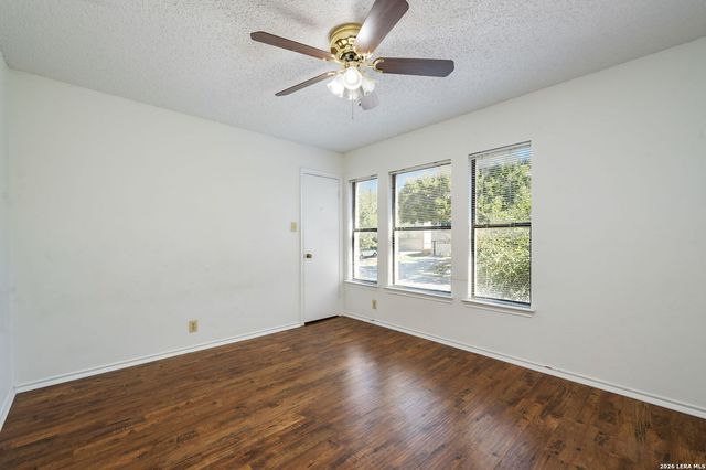 8507 Park Olympia, Universal City, TX 78148
