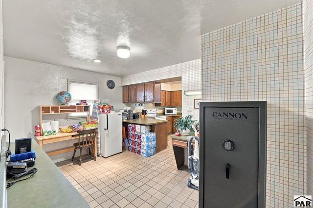 411 Kenwood Dr, Pueblo, CO 81004