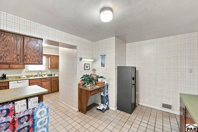 411 Kenwood Dr, Pueblo, CO 81004