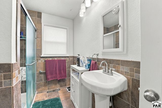 411 Kenwood Dr, Pueblo, CO 81004