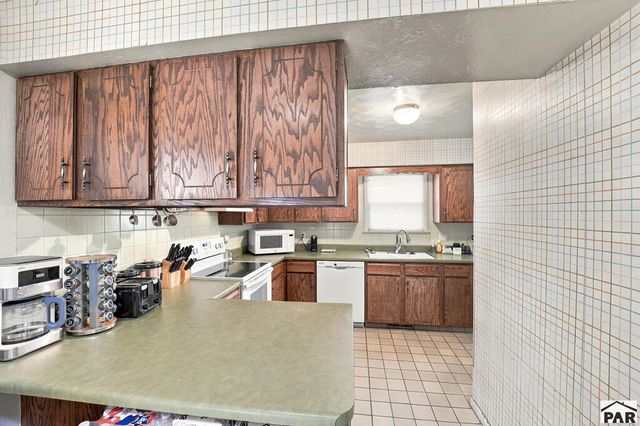 411 Kenwood Dr, Pueblo, CO 81004