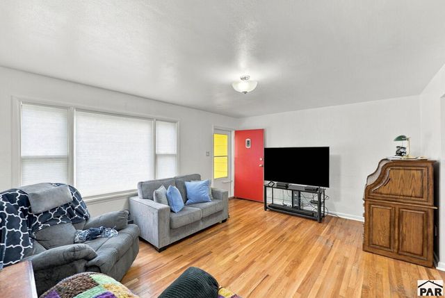 411 Kenwood Dr, Pueblo, CO 81004