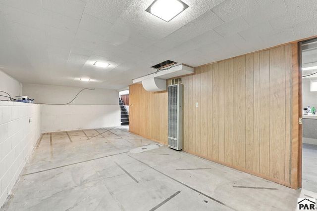 411 Kenwood Dr, Pueblo, CO 81004