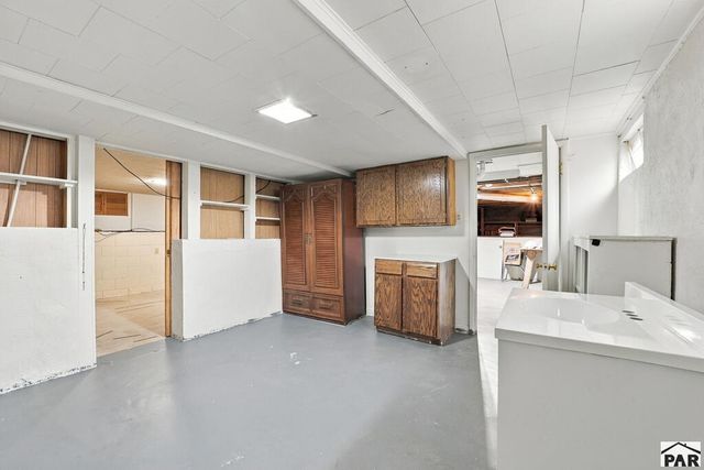 411 Kenwood Dr, Pueblo, CO 81004