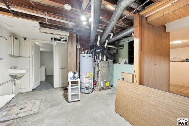 411 Kenwood Dr, Pueblo, CO 81004