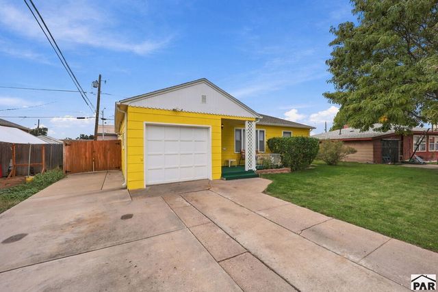 411 Kenwood Dr, Pueblo, CO 81004