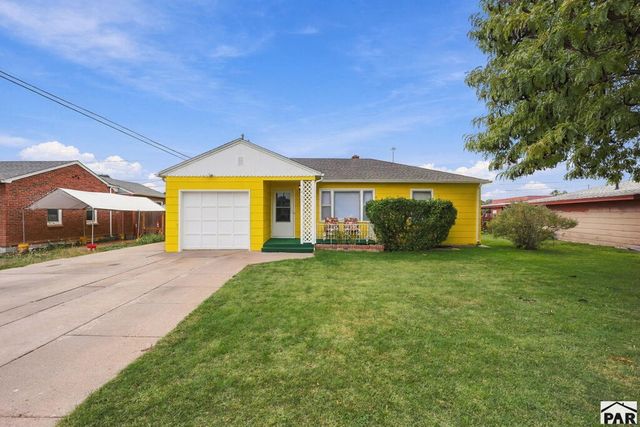 411 Kenwood Dr, Pueblo, CO 81004
