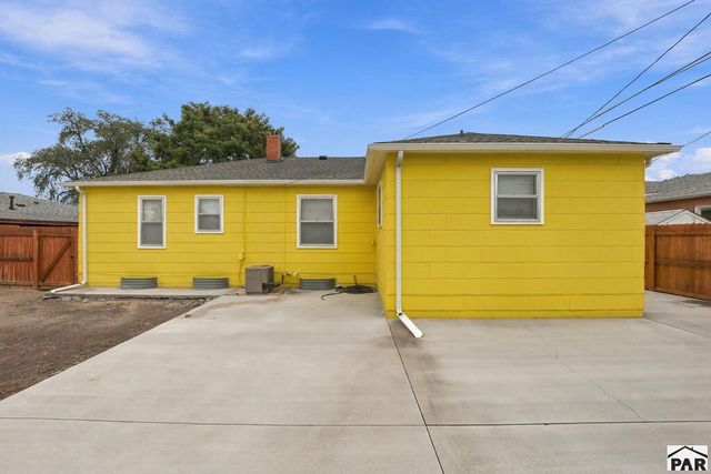 411 Kenwood Dr, Pueblo, CO 81004