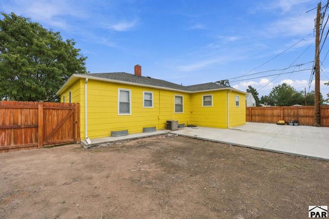 411 Kenwood Dr, Pueblo, CO 81004