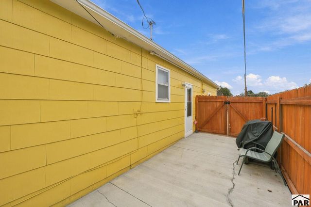 411 Kenwood Dr, Pueblo, CO 81004