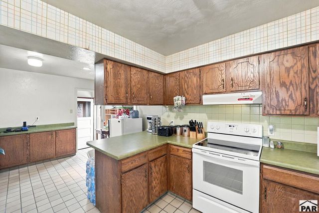 411 Kenwood Dr, Pueblo, CO 81004