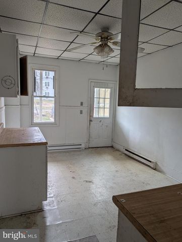 438 W 6TH ST, Mount Carmel, PA 17851