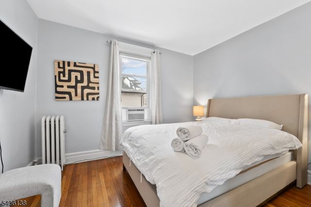 54 Riggs Pl, West Orange Twp., NJ 07052