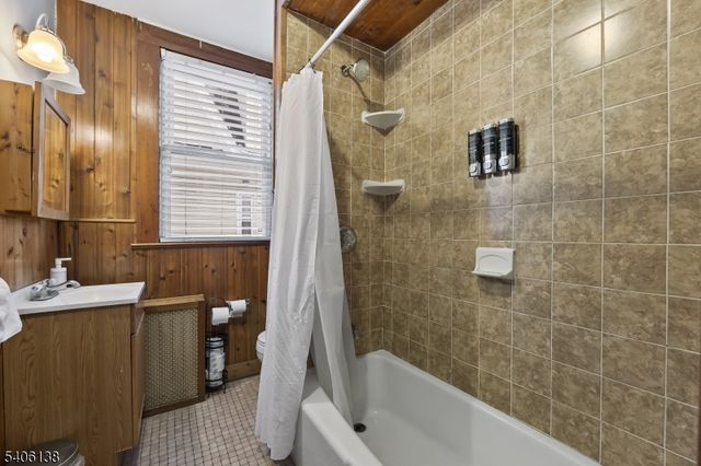 54 Riggs Pl, West Orange Twp., NJ 07052