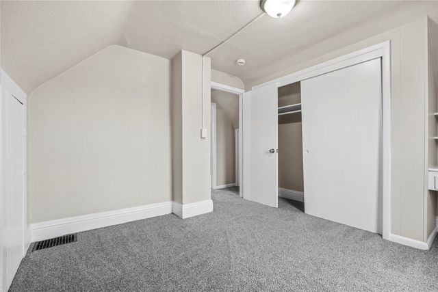 2905 E Walnut Street, Des Moines, IA 50317
