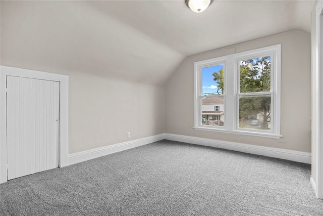 2905 E Walnut Street, Des Moines, IA 50317