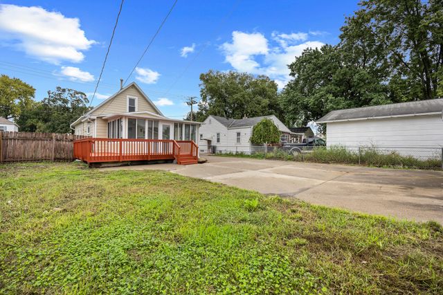 2905 E Walnut Street, Des Moines, IA 50317